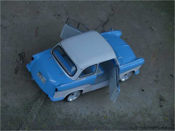 1:18 Trabant P50 blue / cremewhite mit Alufelgen und inkl OVP
